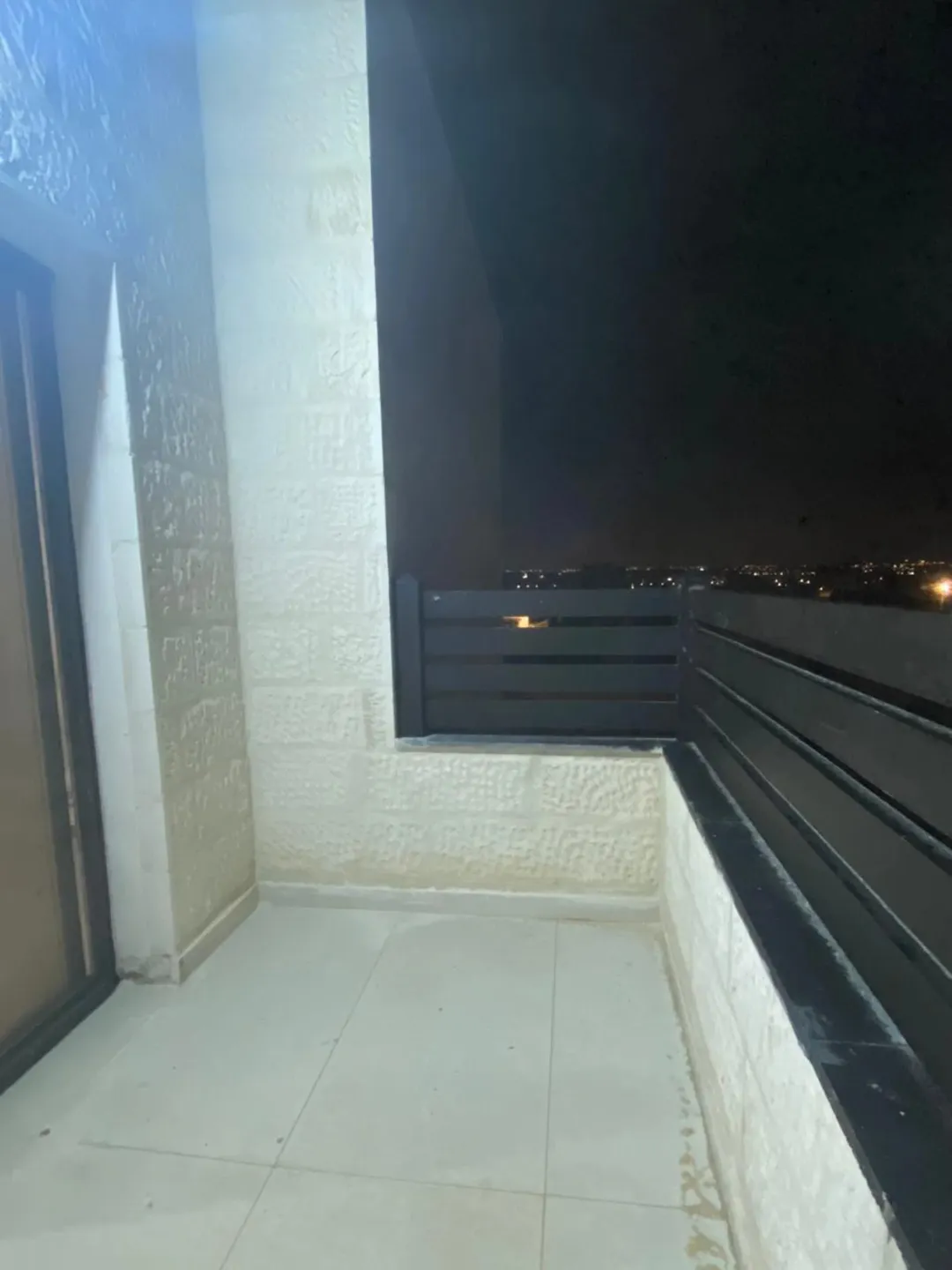 شقة دوبلكس فاخرة في مادبا – طابق ثالث مع روف مميز