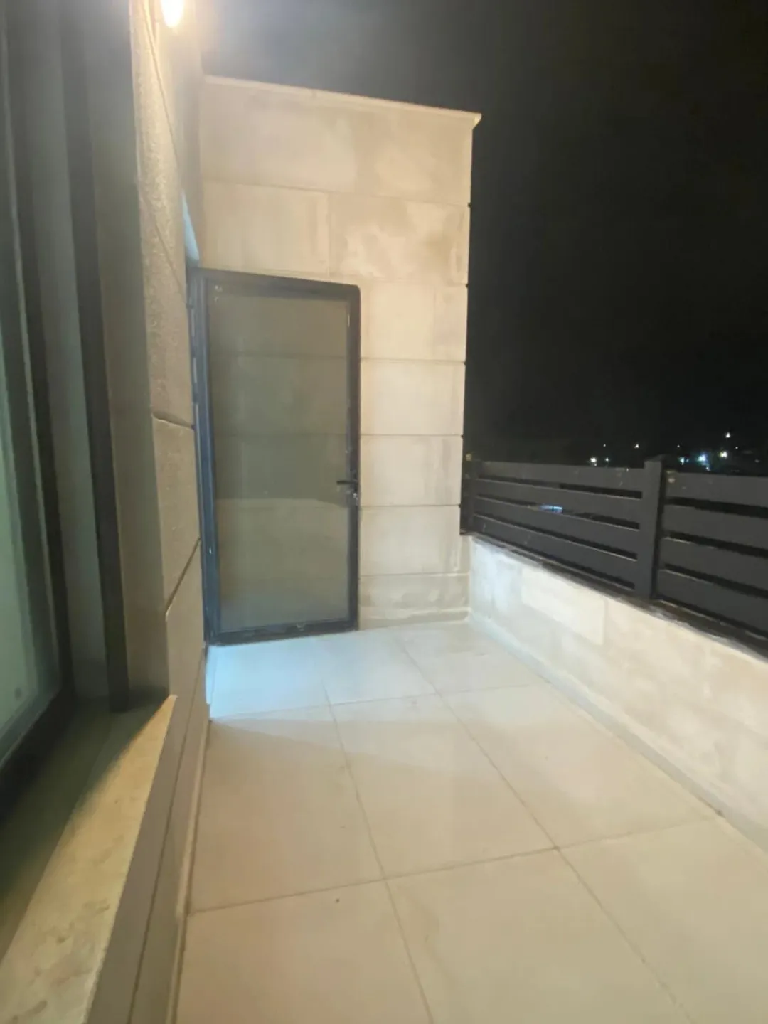 شقة دوبلكس فاخرة في مادبا – طابق ثالث مع روف مميز