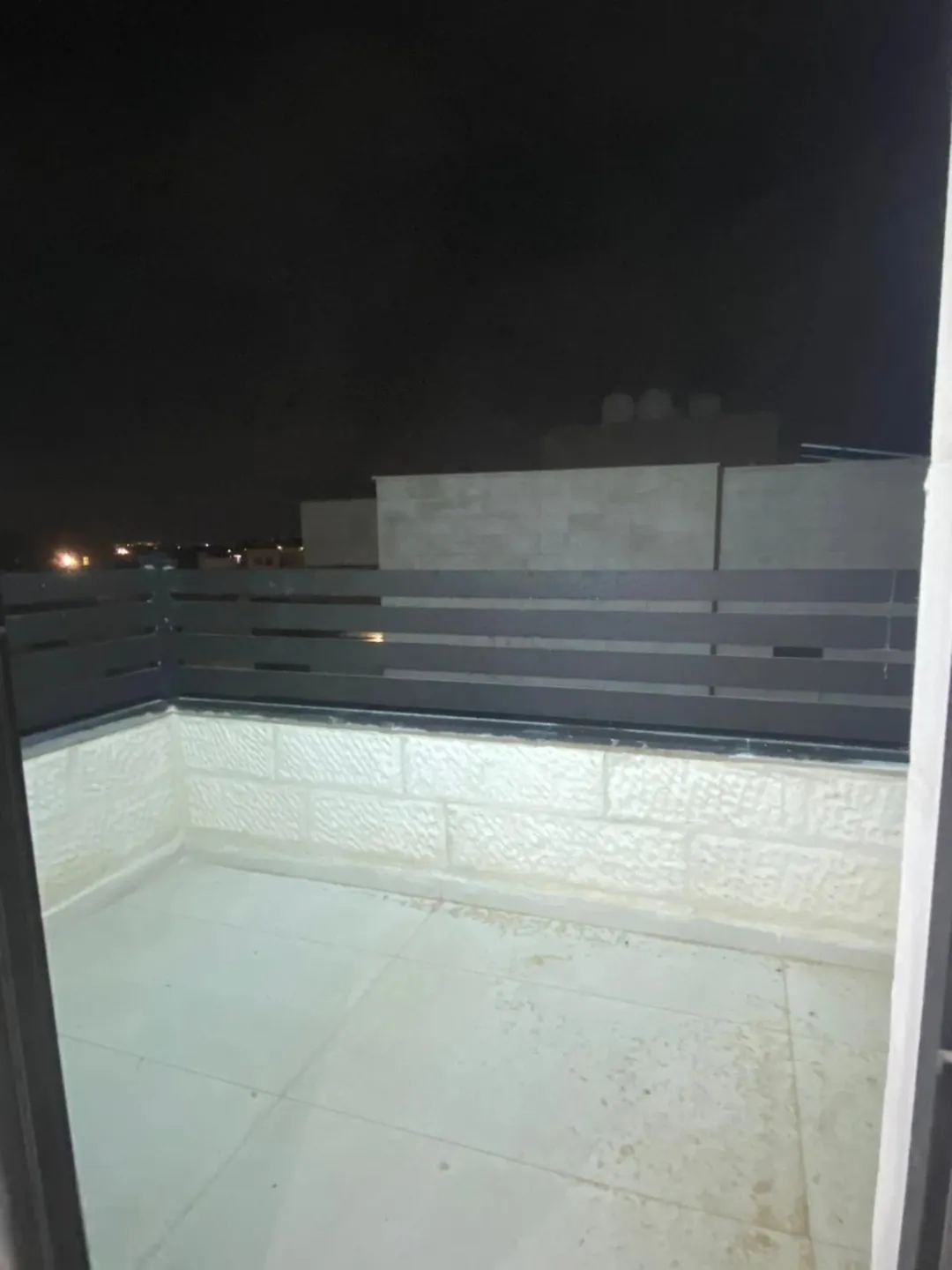 شقة دوبلكس فاخرة في مادبا – طابق ثالث مع روف مميز