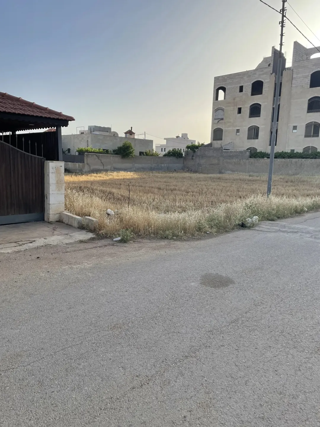شقة فاخرة للبيع في الطنيب بالقرب من ايكيا وجامعة الشرق الأوسط