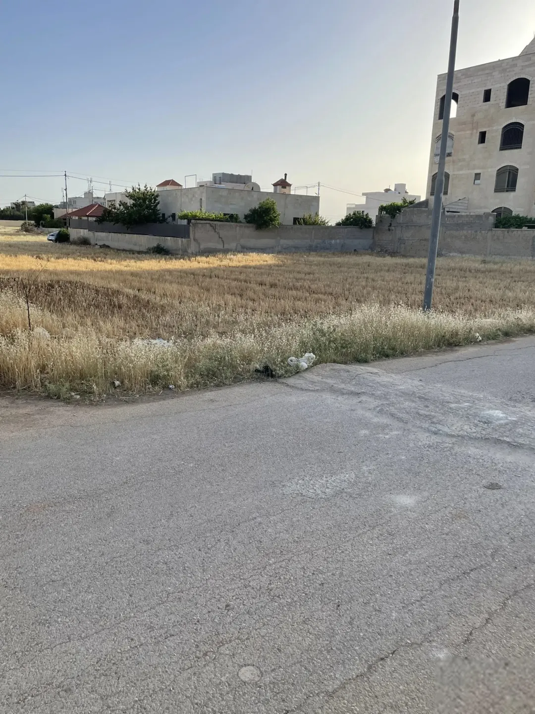 شقة فاخرة للبيع في الطنيب بالقرب من ايكيا وجامعة الشرق الأوسط