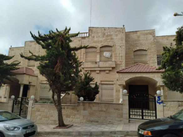 فيلا متلاصقة ديلوكس في الجبيهة نظام أمريكي غير مفروشة للإيجار