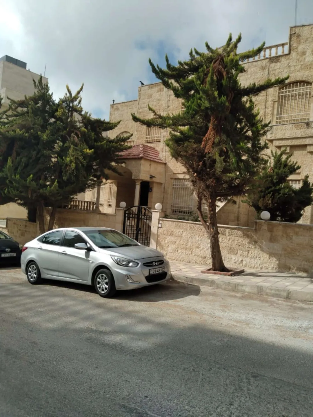فيلا متلاصقة ديلوكس في الجبيهة نظام أمريكي غير مفروشة للإيجار