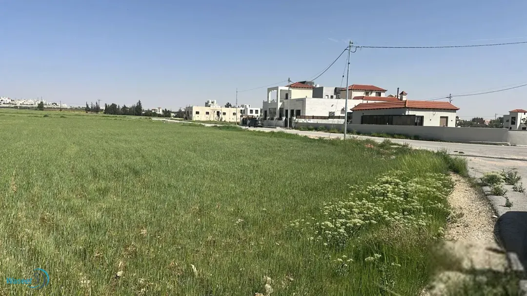 778 متر على شارعين في منجا