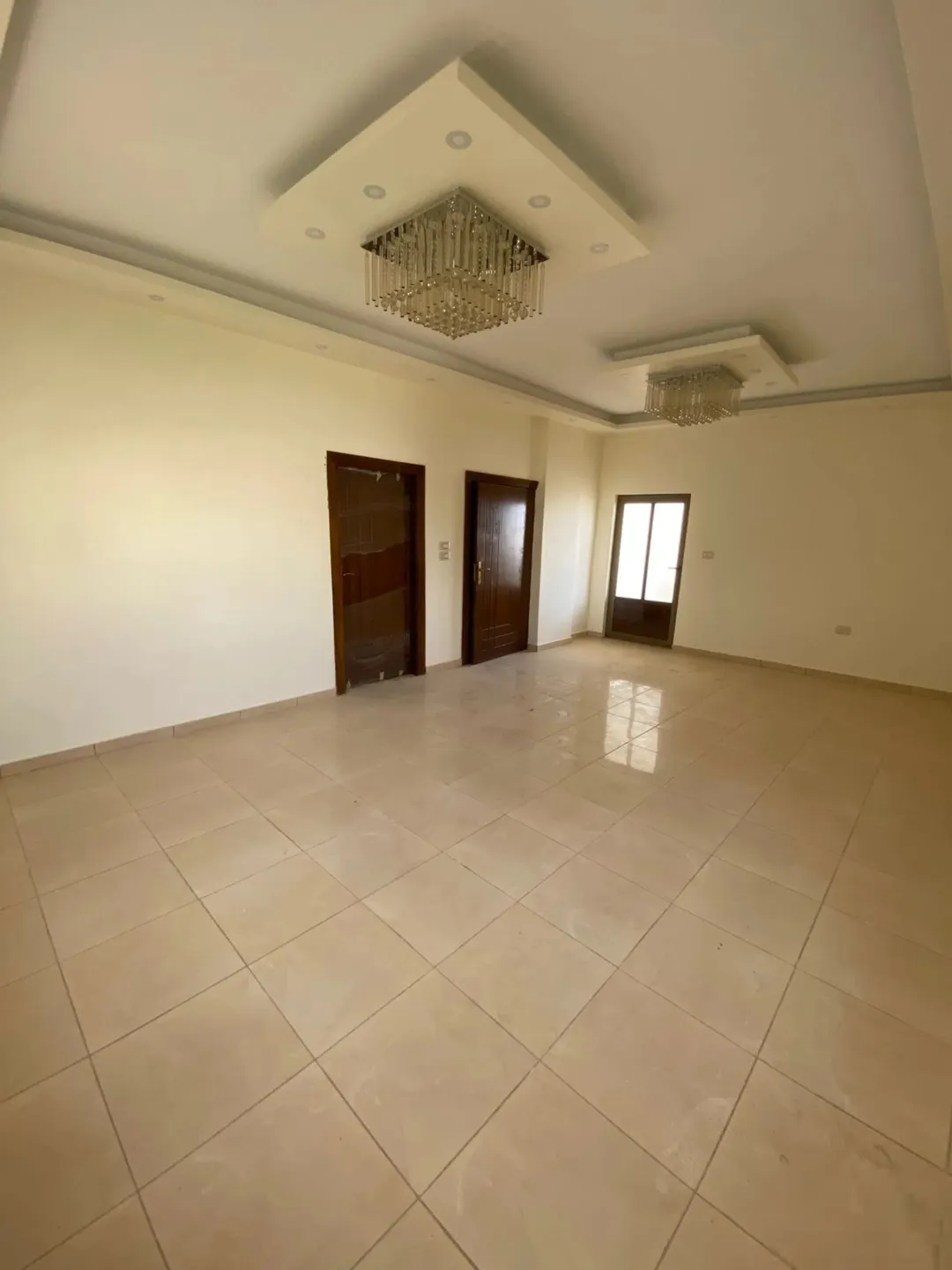عمارة سكنية للبيع في مادبا – حنينا
