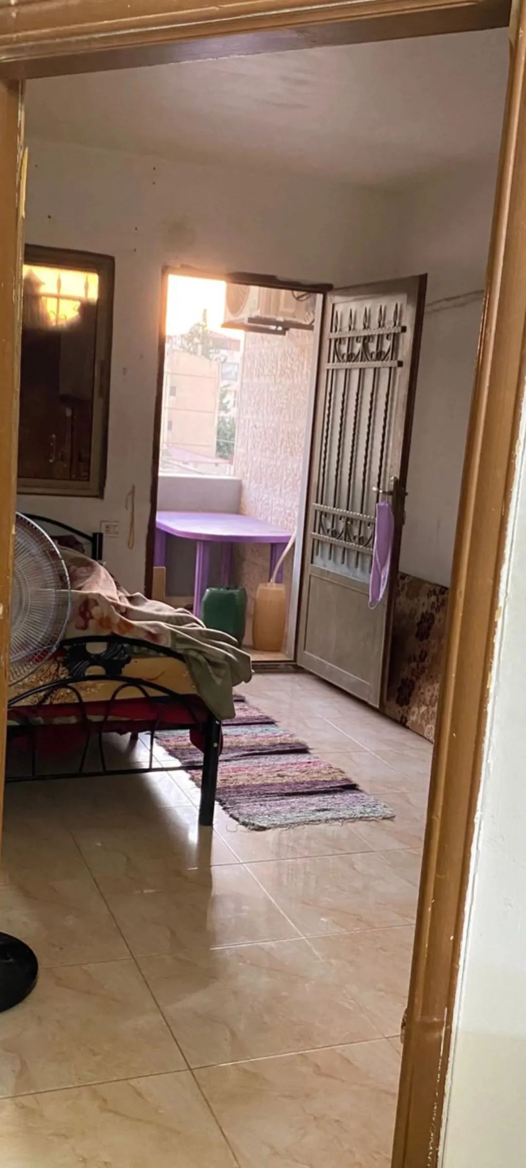 شقة للبيع في الزرقاء. الزرقاء الجديده خلف ابراهيم القاضي ومطعم السيران بجانب سوبر ماركت ابو رياض