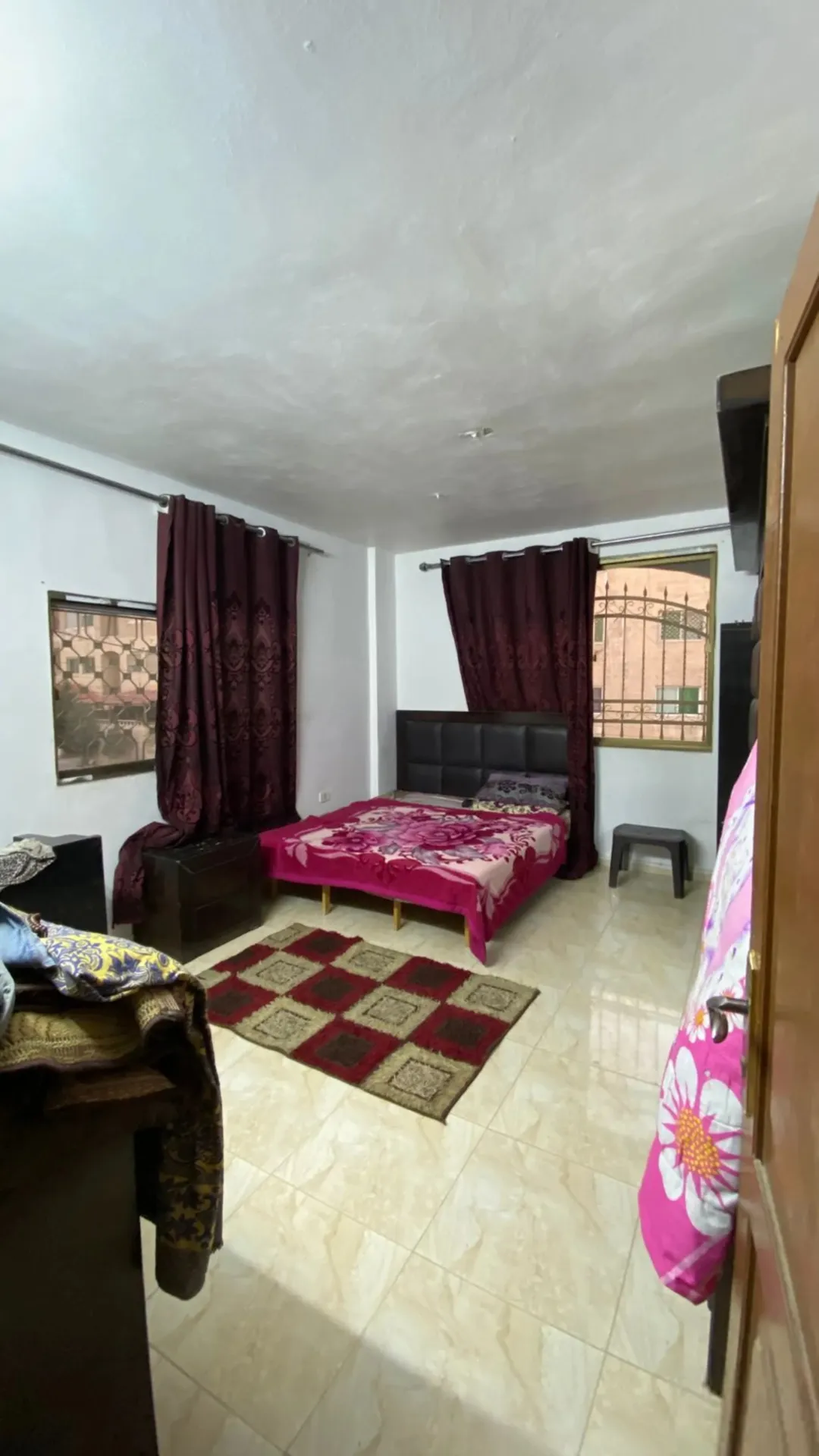 شقة للبيع في الزرقاء. الزرقاء الجديده خلف ابراهيم القاضي ومطعم السيران بجانب سوبر ماركت ابو رياض