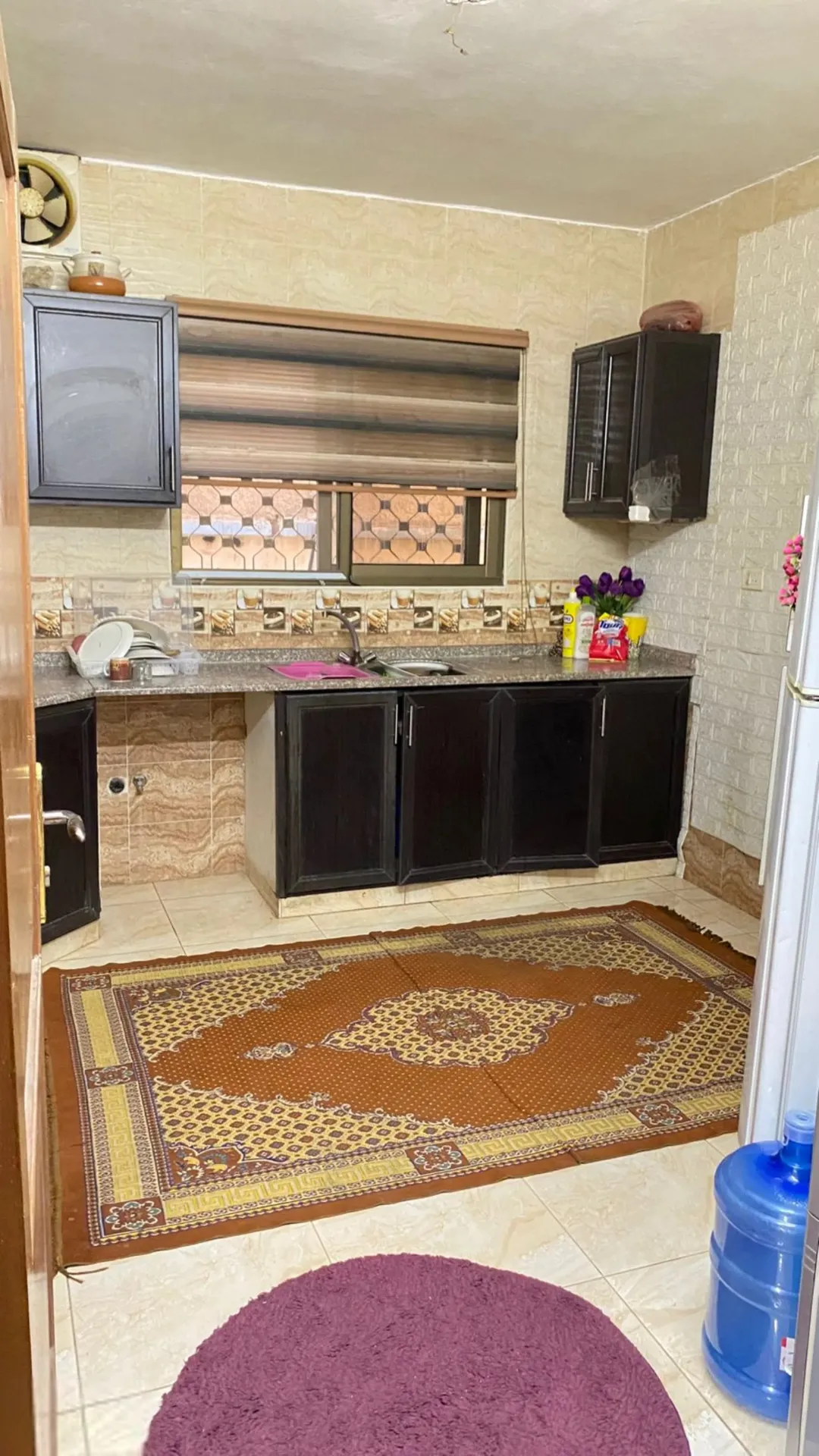 شقة للبيع في الزرقاء. الزرقاء الجديده خلف ابراهيم القاضي ومطعم السيران بجانب سوبر ماركت ابو رياض