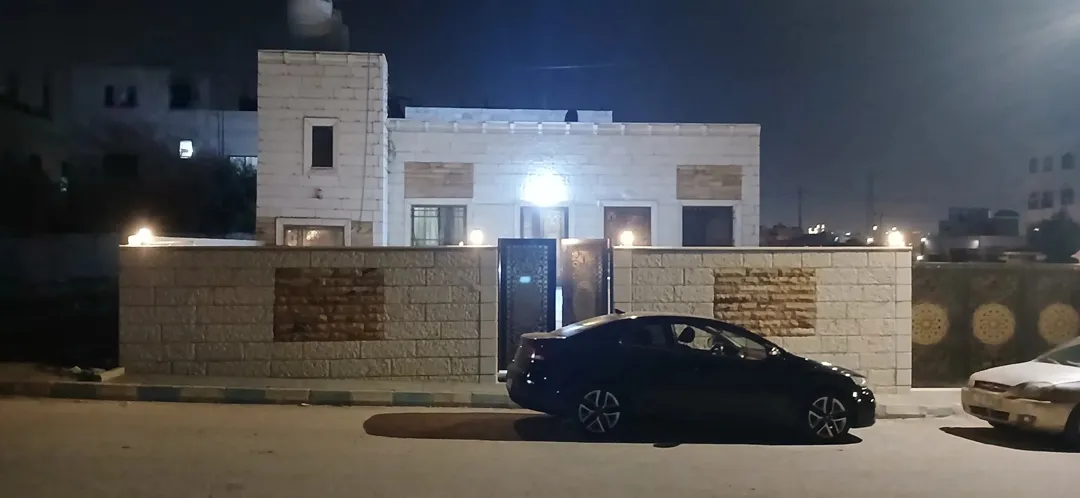 بيت مستقل للبيع في ضاحية الأميرة إيمان