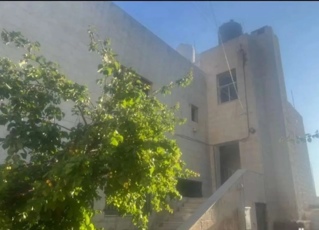 فيلا واسعة للبيع في مرج الحمام – إسكان الضباط
