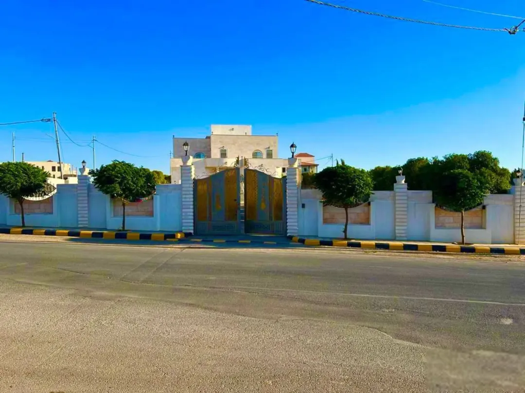 ڤيلا للبيع في منجا – مقابل كينغز اكاديمي تبعد عن الاندلسية 3 دقائق