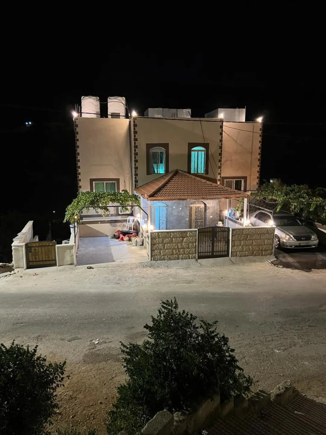 منزل للبيع على مساحة 755 متر مربع في الاردن بمحافظة عجلون منطقة عين جنا ومطل على قلعة عجلون