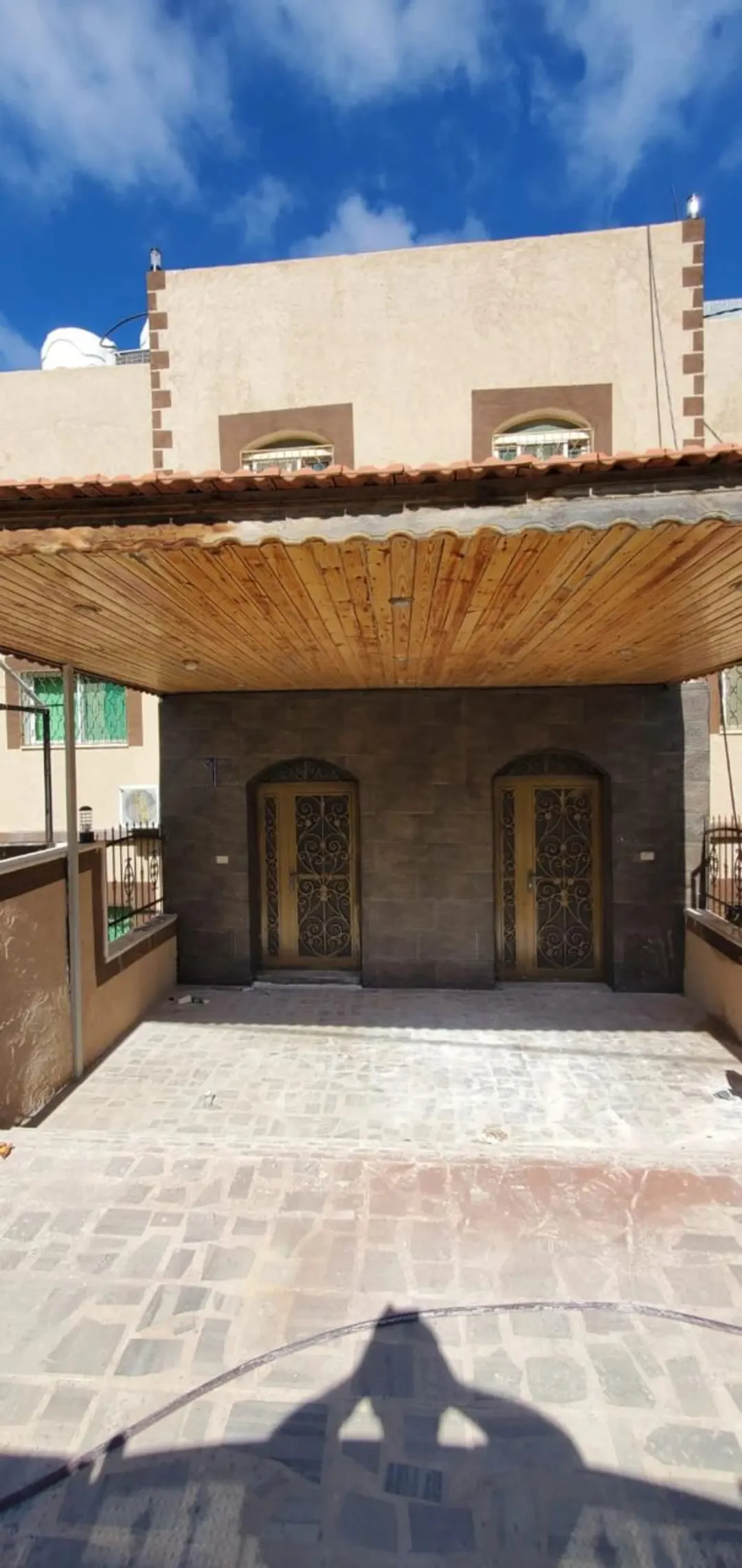 منزل للبيع على مساحة 755 متر مربع في الاردن بمحافظة عجلون منطقة عين جنا ومطل على قلعة عجلون