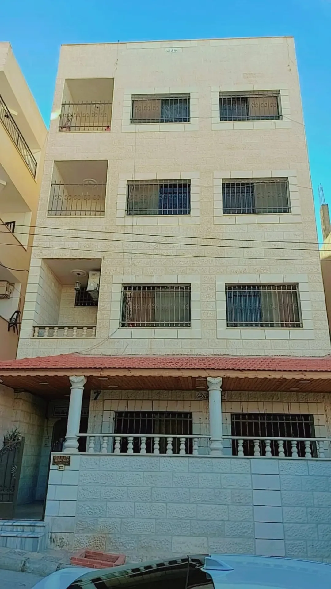 بناية سكنية فاخرة للبيع في الزرقاء – جبل طارق