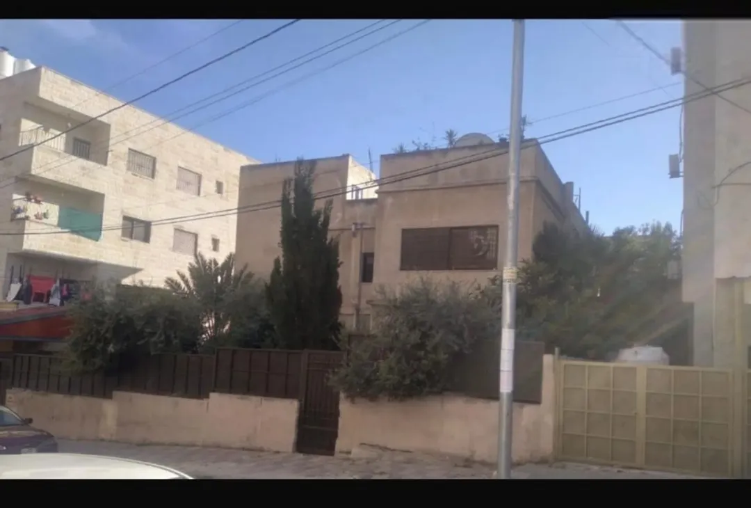 شقة للبيع في صويلح موقع متميز بالقرب من مدارس النمو التربوي