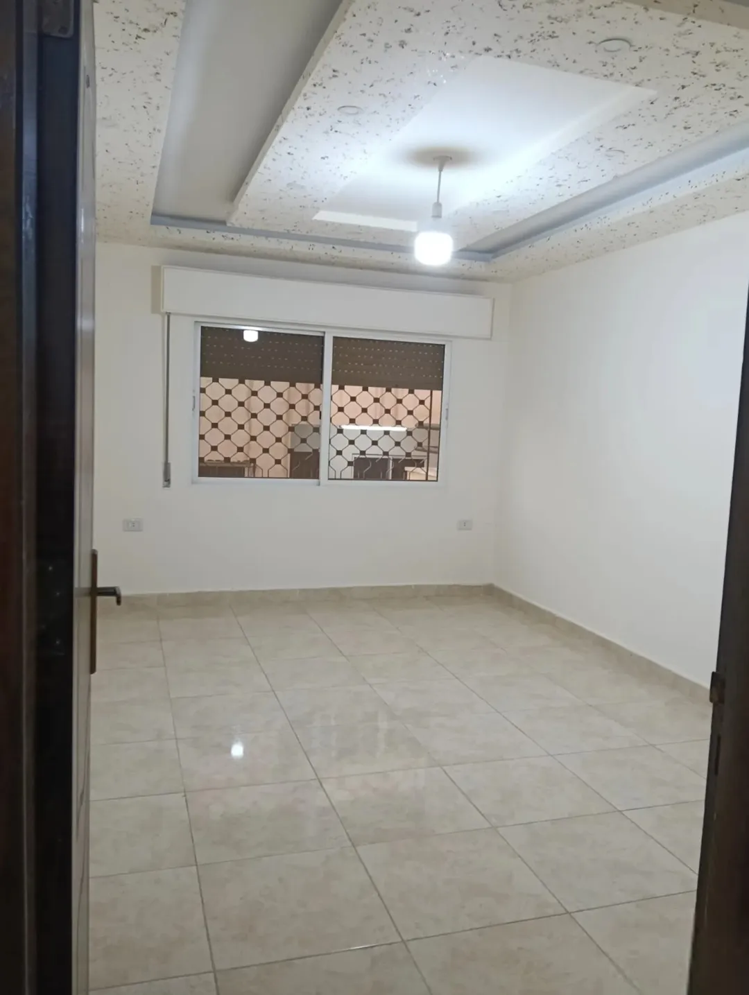 شقة طابقية للبيع في جبل طارق – الزرقاء