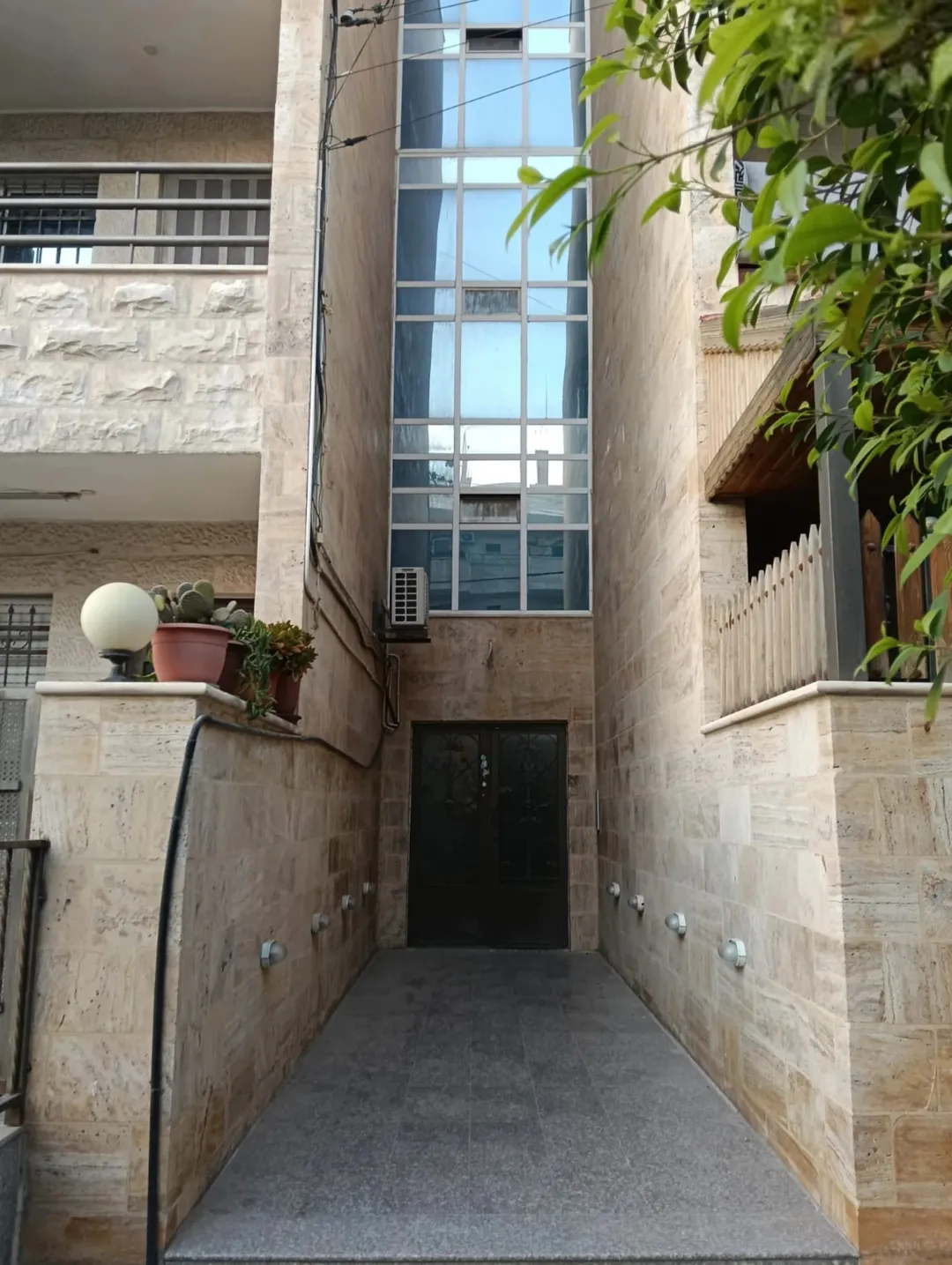 شقة طابقية للبيع في جبل طارق – الزرقاء