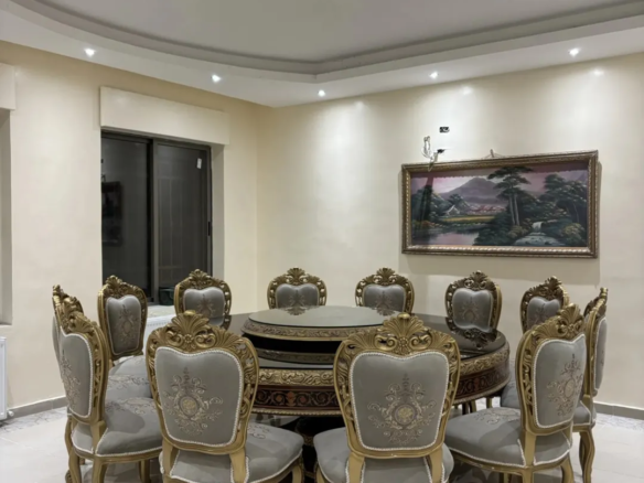 شقة طابقية مفروشة فاخرة مساحة واسعة مدخلان مستقلان | ID 740486