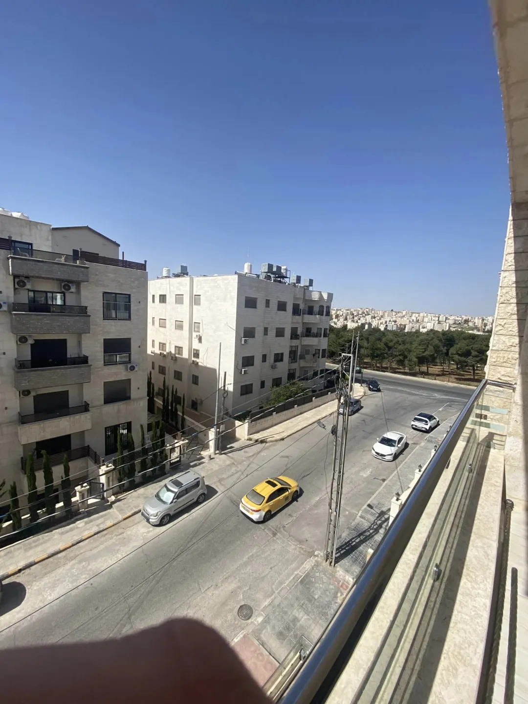 شقة أنيقة للإيجار بموقع حيوي في الجبيهة، دقائق من الجامعة الأردنية وقرب جامعة الأميرة سمية