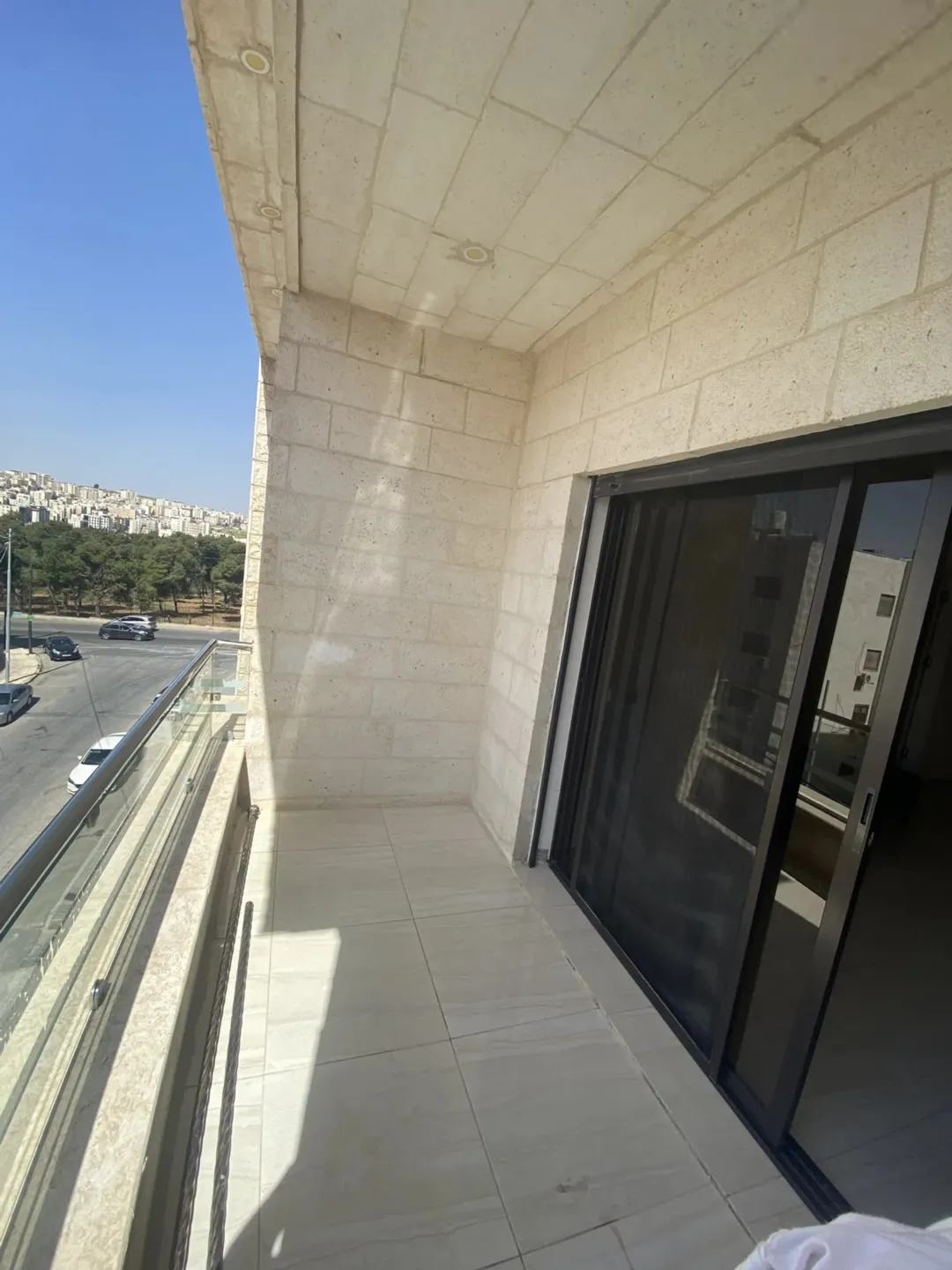 شقة أنيقة للإيجار بموقع حيوي في الجبيهة، دقائق من الجامعة الأردنية وقرب جامعة الأميرة سمية