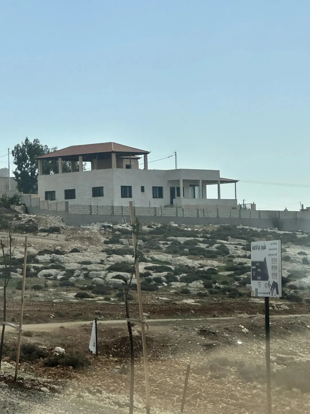 فيلا فاخرة للبيع بإطلالة بانورامية ساحرة على جبال فلسطين في منطقة حسبان
