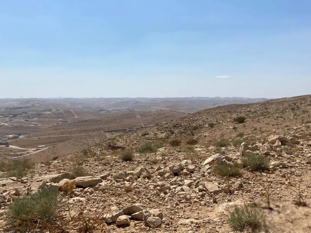 أرض زراعية للبيع في الزرقاء – شومر بإطلالة بانورامية مميزة