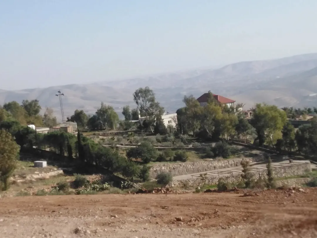 العنيبه منبسطه واصل الخدمات اطلاله رائعة لكامل القطعه