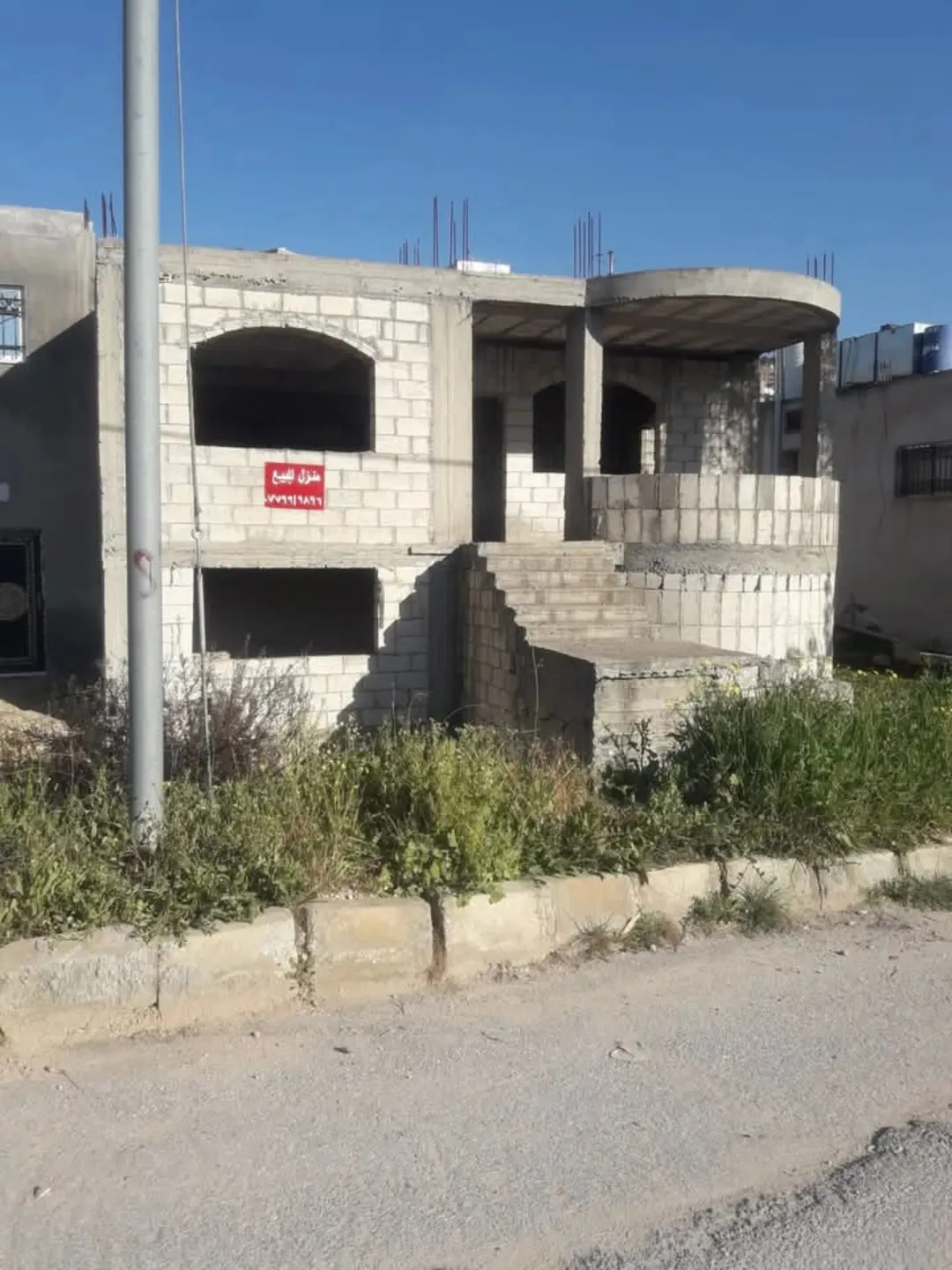 منزل عظم بتصميم هندسي مميز للبيع