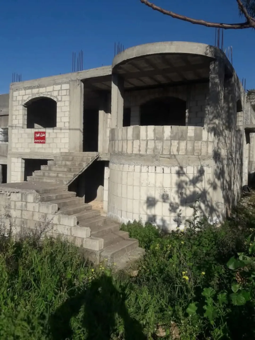 منزل عظم بتصميم هندسي مميز للبيع
