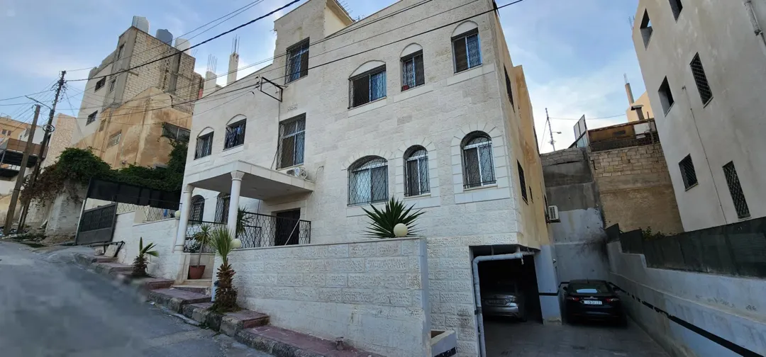 عمارة سكنية مميزة للبيع في المرقب – ماركا الجنوبية