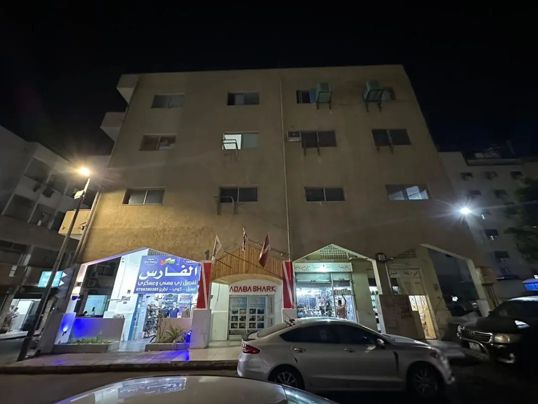 عقار تجاري مميز في العقبة خلف شارع الحمامات التونسية