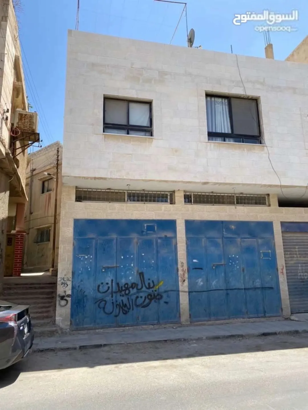 عماره للبيع طابقين مخازن و شقه بمنطقة الزرقاء حي الامير عبدالله بقرب صيدليه فريج