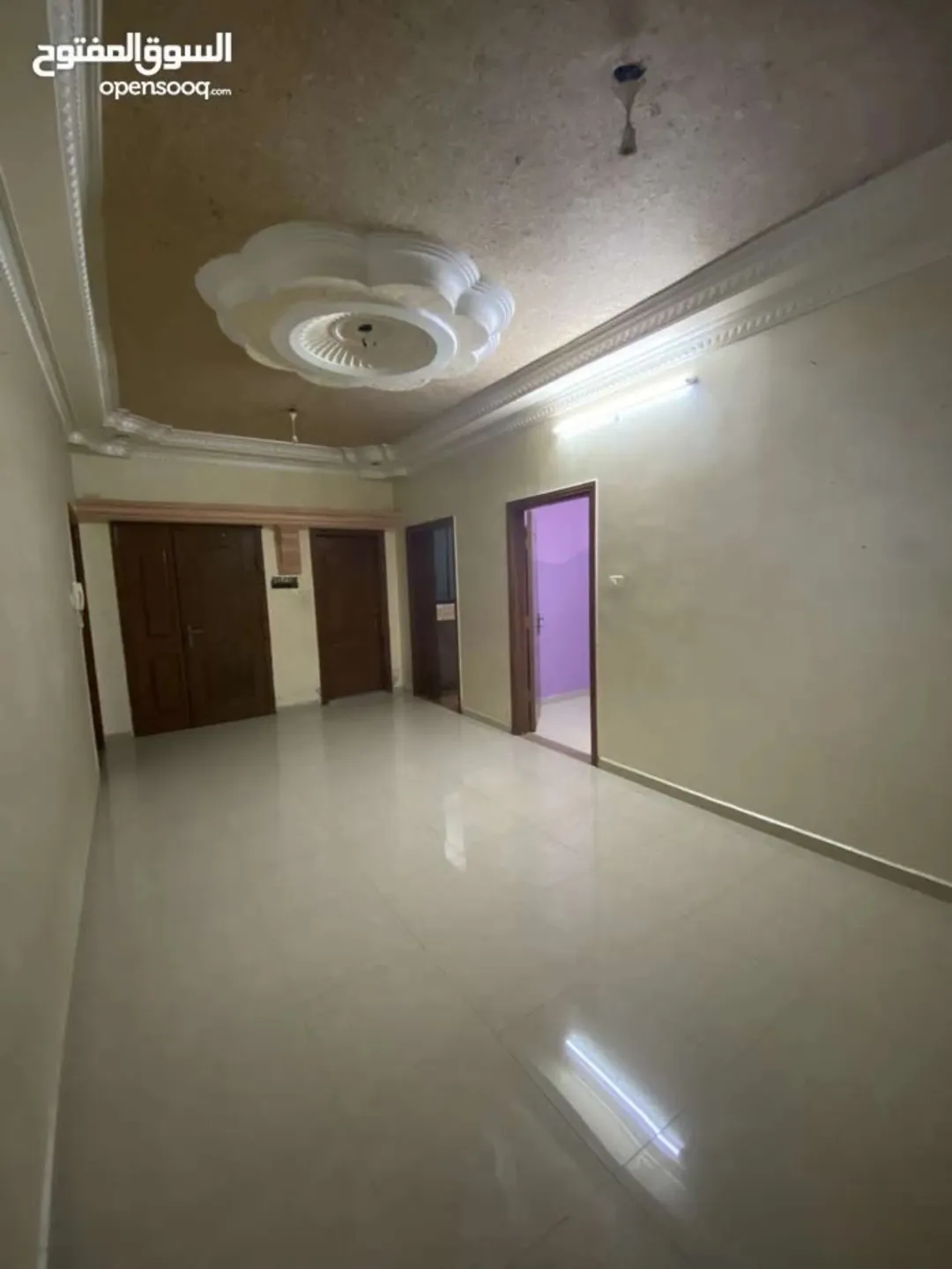 عماره للبيع طابقين مخازن و شقه بمنطقة الزرقاء حي الامير عبدالله بقرب صيدليه فريج