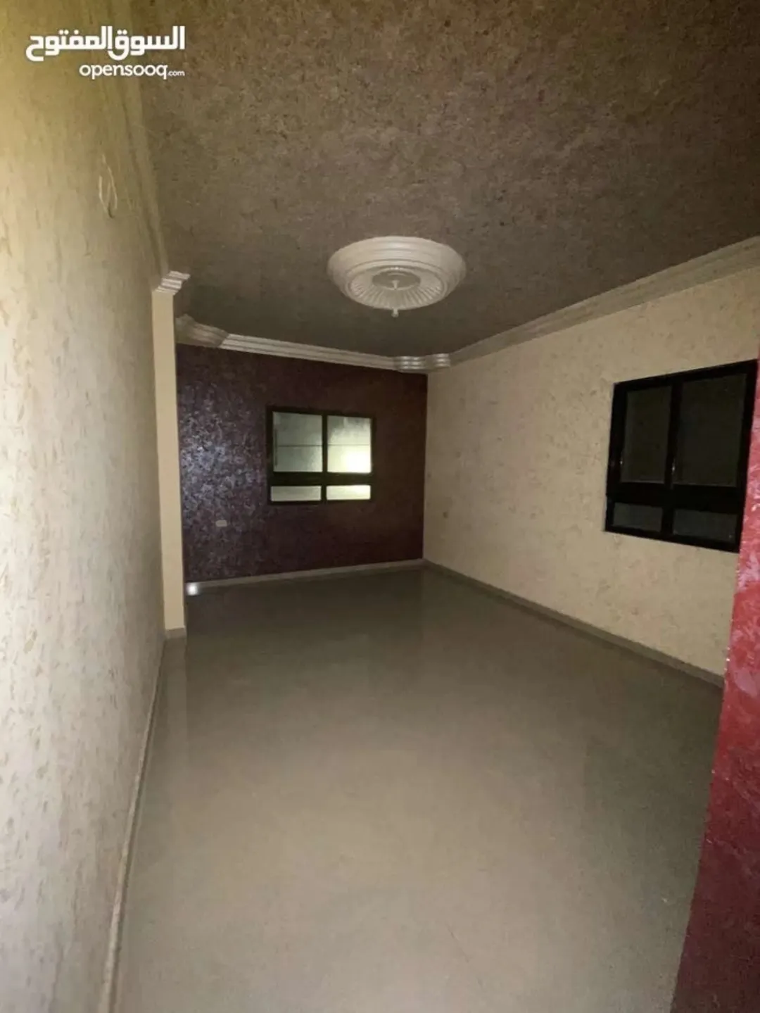 عماره للبيع طابقين مخازن و شقه بمنطقة الزرقاء حي الامير عبدالله بقرب صيدليه فريج