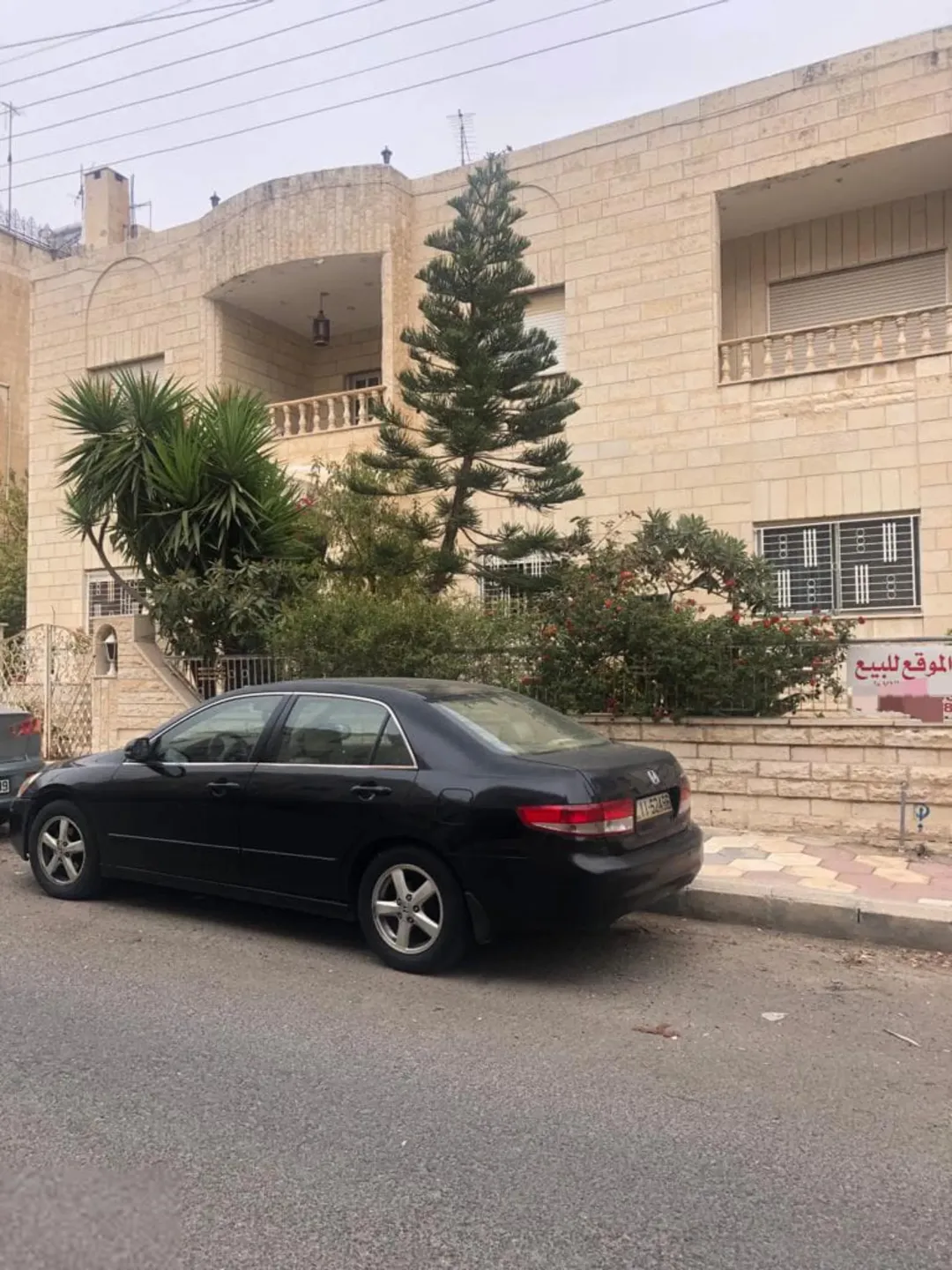 للبيع فيلا طابقين غرب عمان السابع فرصه للاستثمار