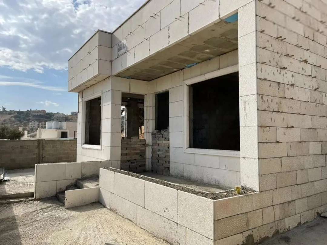 شبه فيلا فاخرة للبيع في أم البساتين