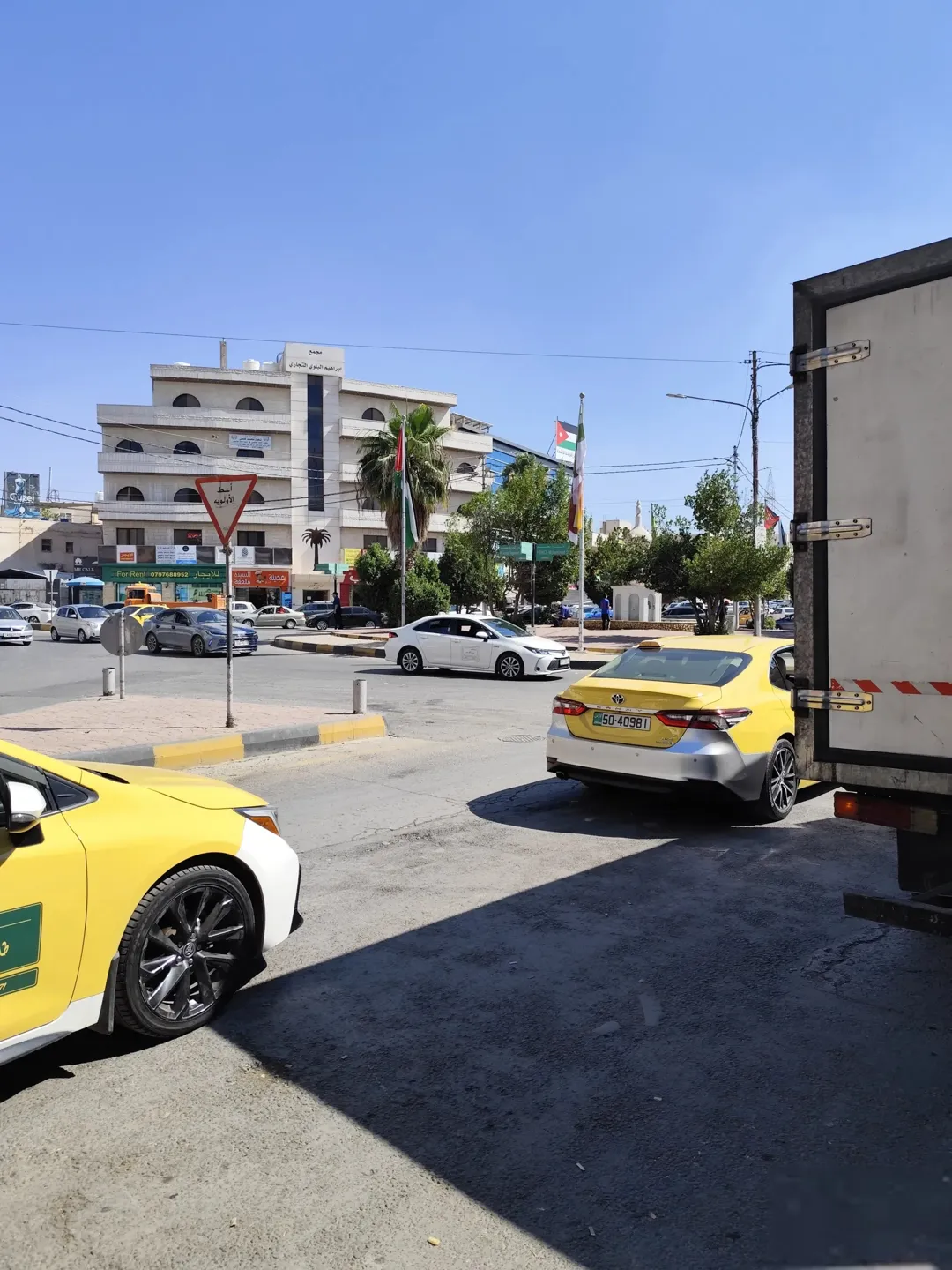 شقة للبيع في مرج الحمام بموقع استراتيجي قرب دوار الدلة