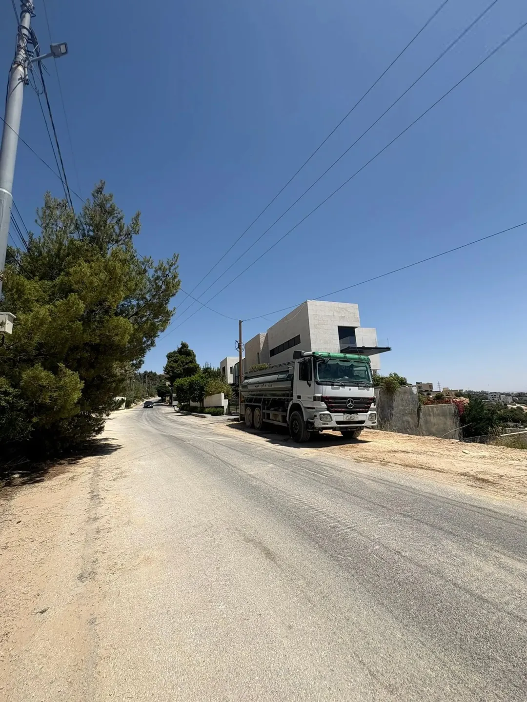 أرض سكنية استثنائية في ماحص بموقع لا يضاهى