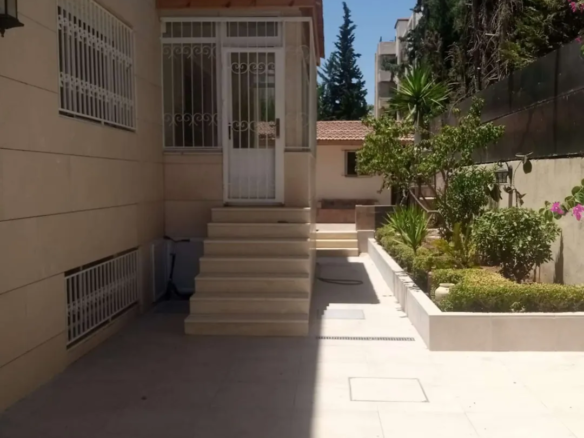 فيلا متلاصقة للإيجار في الصويفيه