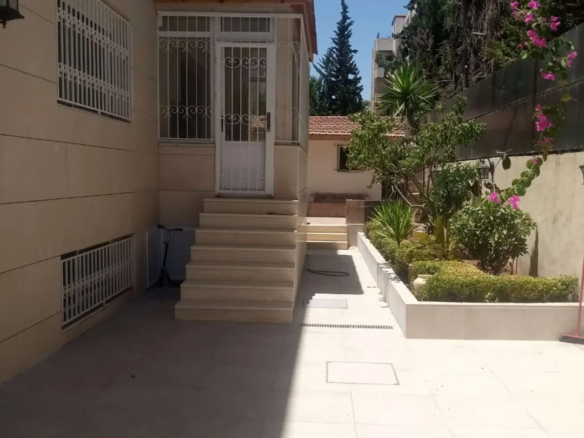 فيلا متلاصقة للإيجار في الصويفيه