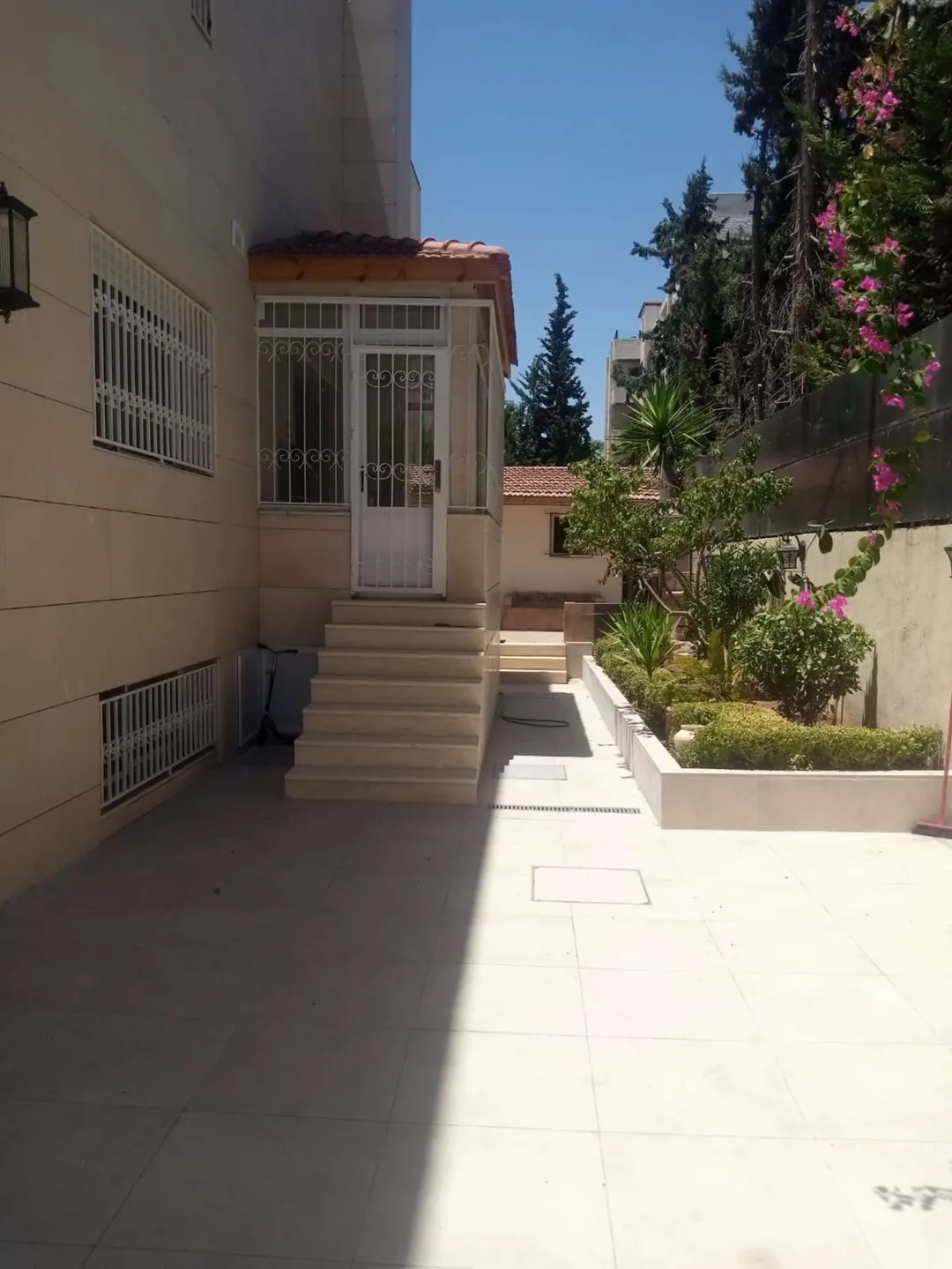 فيلا متلاصقة للإيجار في الصويفيه