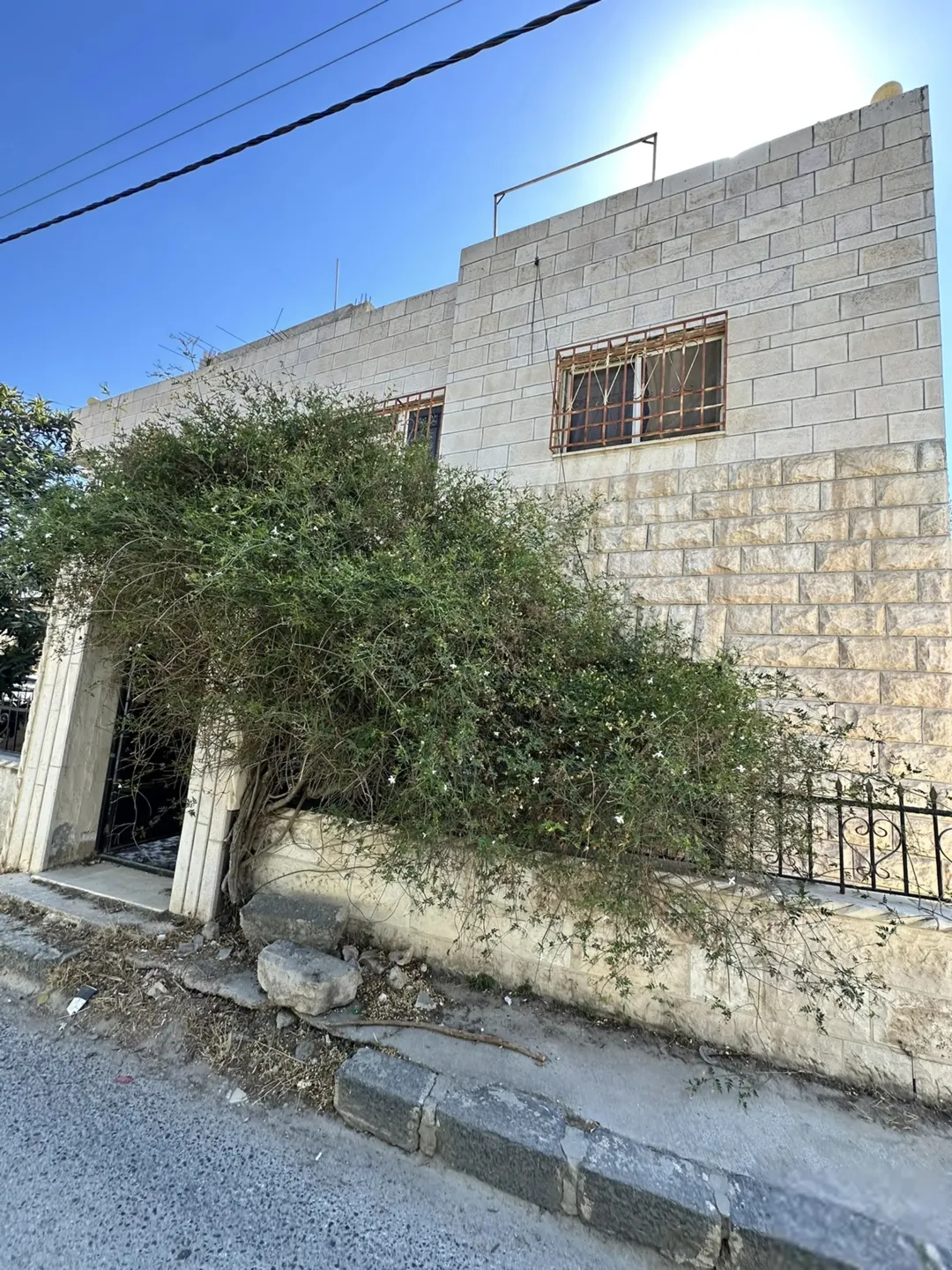 بيت للبيع خلف البريد