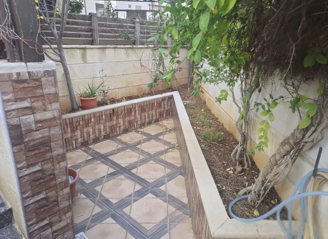 شقة ارضية للبيع – 3 غرف نوم، 193 م²، 90,000 دينار (إعلان 989492)