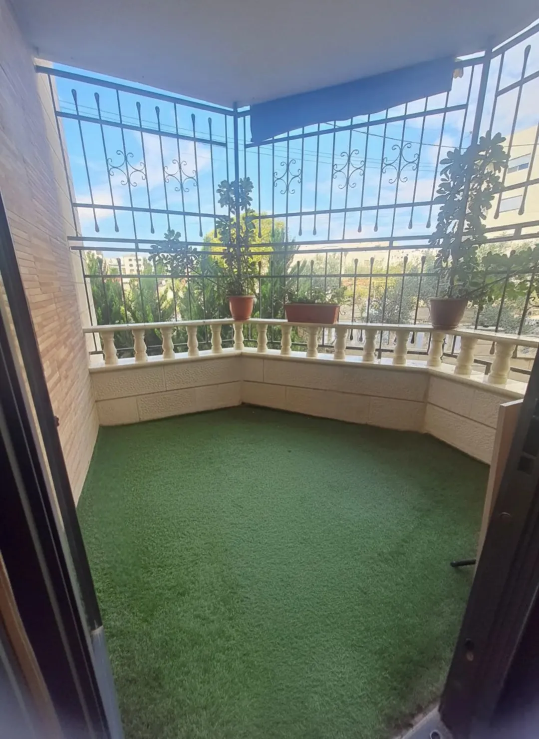 شقة ارضية للبيع – 3 غرف نوم، 193 م²، 90,000 دينار (إعلان 989492)