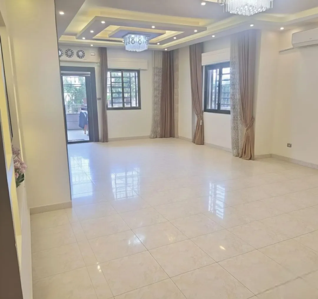 شقة ارضية للبيع – 3 غرف نوم، 193 م²، 90,000 دينار (إعلان 989492)