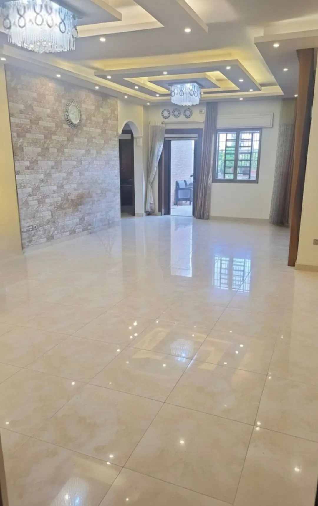 شقة ارضية للبيع – 3 غرف نوم، 193 م²، 90,000 دينار (إعلان 989492)