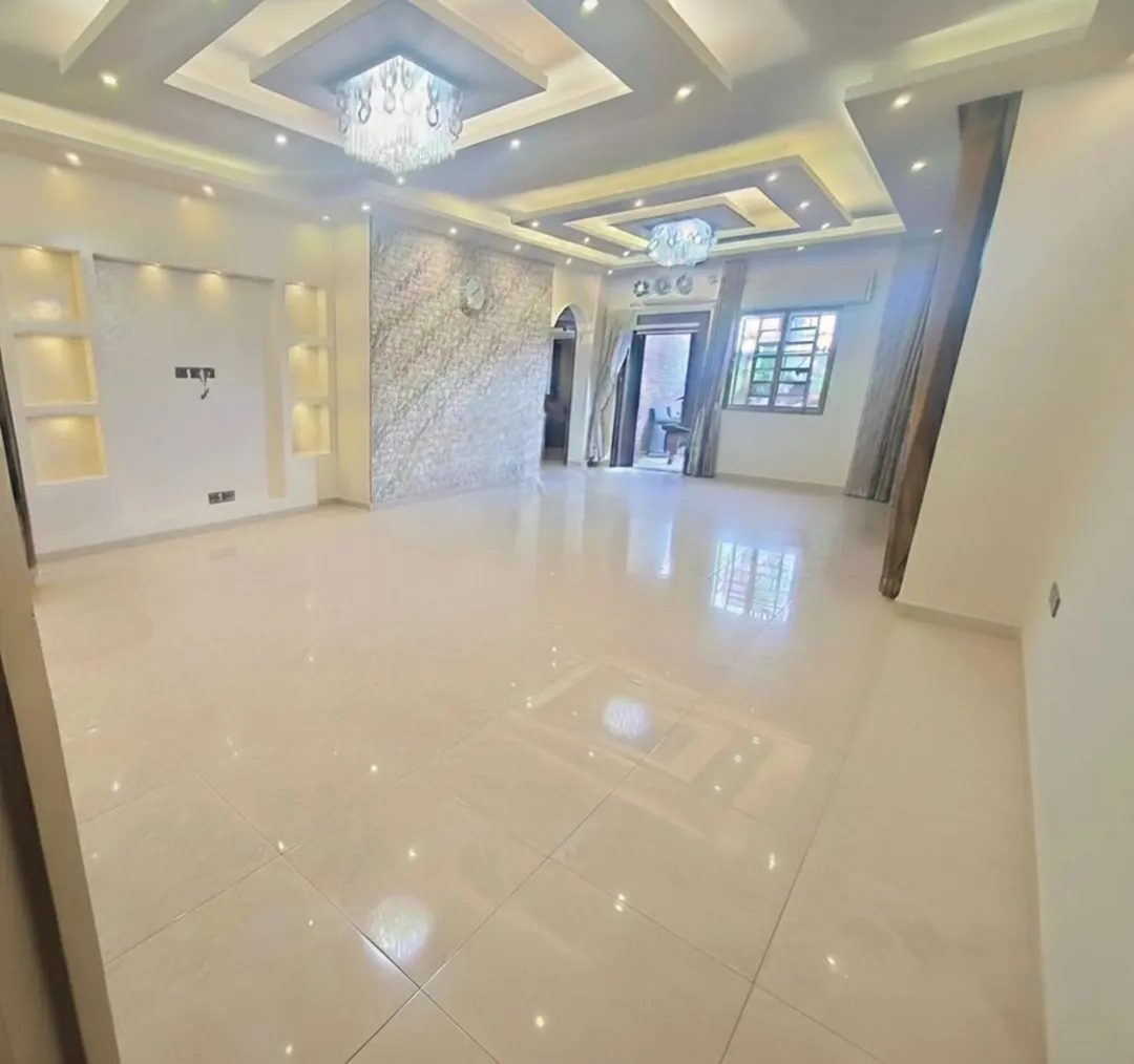 شقة ارضية للبيع – 3 غرف نوم، 193 م²، 90,000 دينار (إعلان 989492)