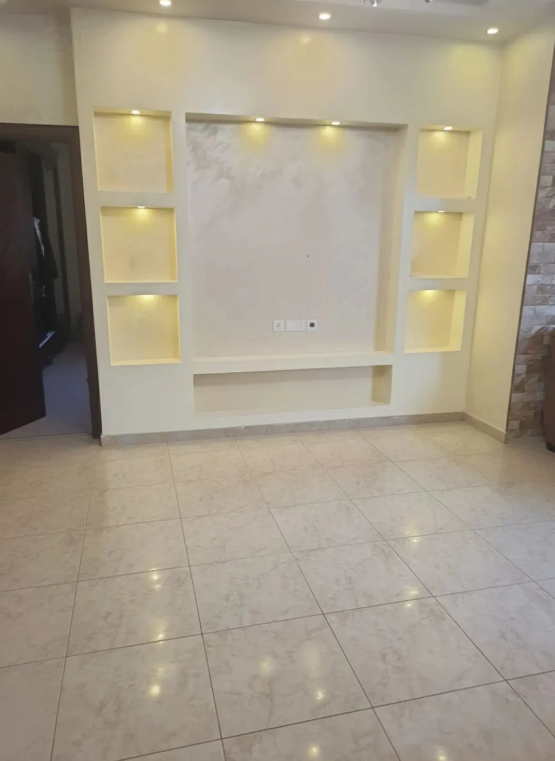 شقة ارضية للبيع – 3 غرف نوم، 193 م²، 90,000 دينار (إعلان 989492)