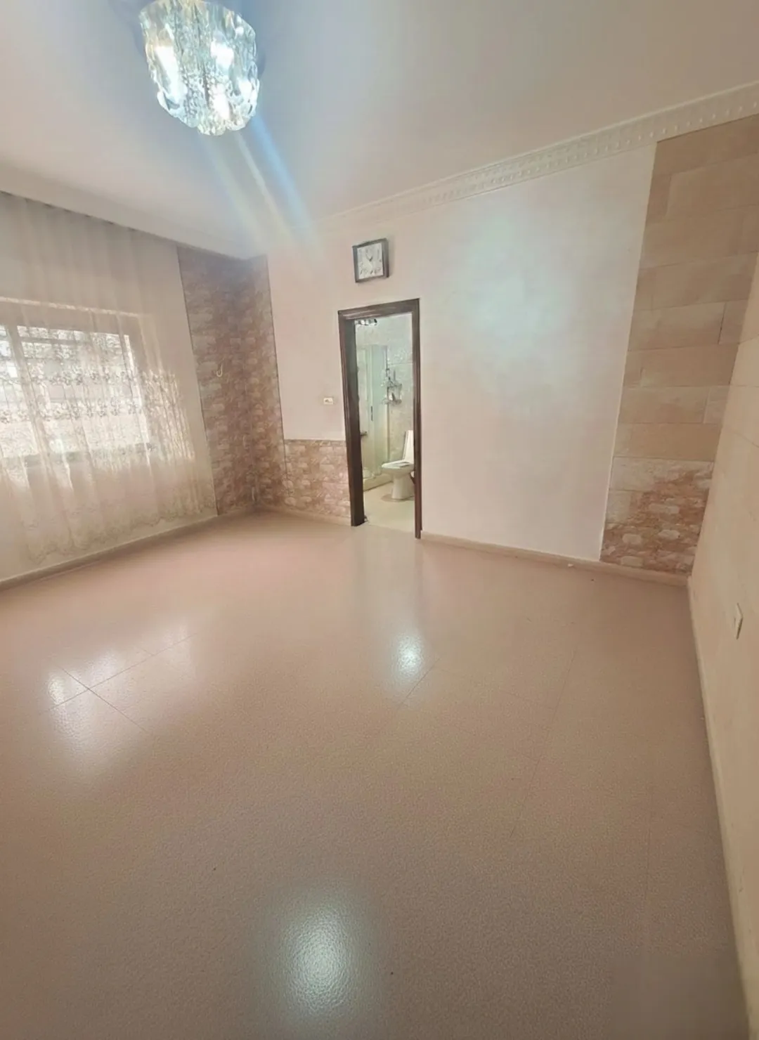 شقة ارضية للبيع – 3 غرف نوم، 193 م²، 90,000 دينار (إعلان 989492)