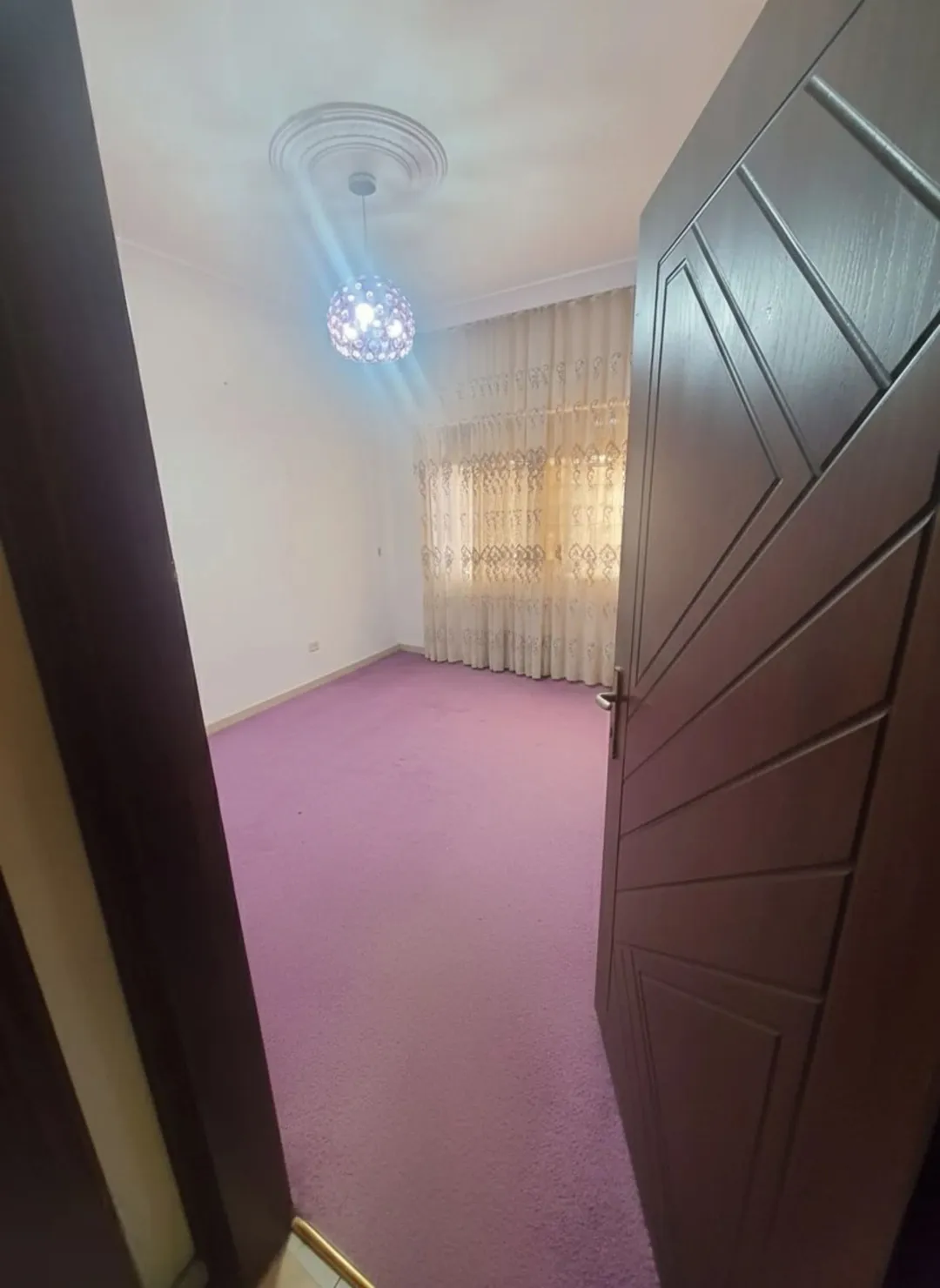 شقة ارضية للبيع – 3 غرف نوم، 193 م²، 90,000 دينار (إعلان 989492)